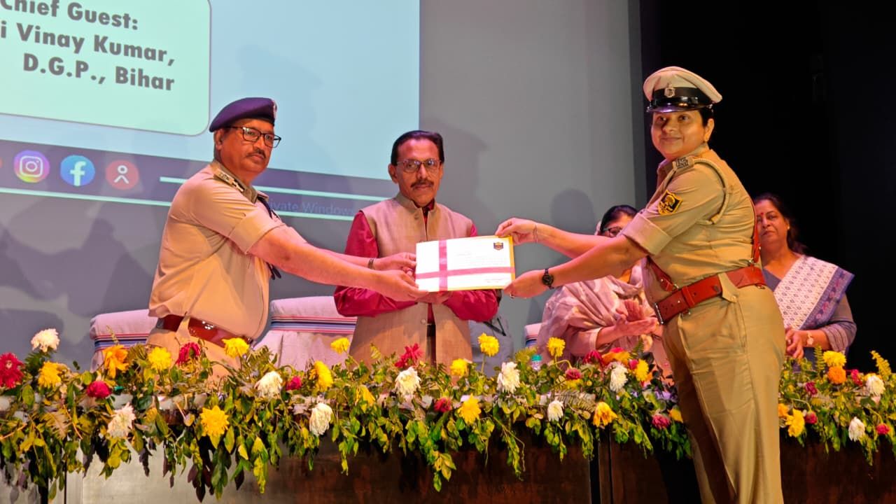 Bihar News: बिहार में Human Trafficking पर पुलिस का महा-एक्शन, 'ऑपरेशन नया सवेरा 2.0'' से कांपेंगे तस्कर! पढ़िए DGP विनय, क्या है पुलिस का एक्शन प्लान? और 'टुगेदर अगेंस्ट ट्रैफिकर्स'!