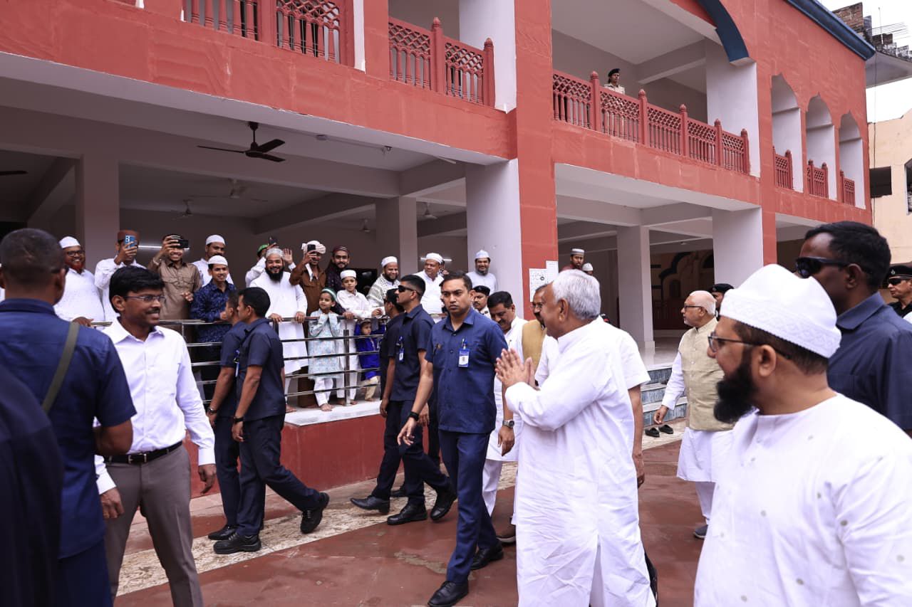 Nitish Kumar Eid: गांधी मैदान में नहीं दिखे पहली बार CM Nitish, दशकों पुरानी परंपरा टूटने के मायने! क्या! निशांत ही नीतीश है और नीतीश ही निशांत …! कहां थे Nitish! पढ़िए | Deshaj Times Nitish Kumar Eid: गांधी मैदान में नहीं दिखे पहली बार CM Nitish, दशकों पुरानी परंपरा टूटने के मायने! क्या! निशांत ही नीतीश है और नीतीश ही निशांत …! कहां थे Nitish! पढ़िए