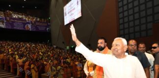 Bihar Politics: बापू सभागार से Nitish का 2005 से पहले की सरकारों पर तीखा वार, BJP नेताओं संग दिखी अटूट एकजुटता