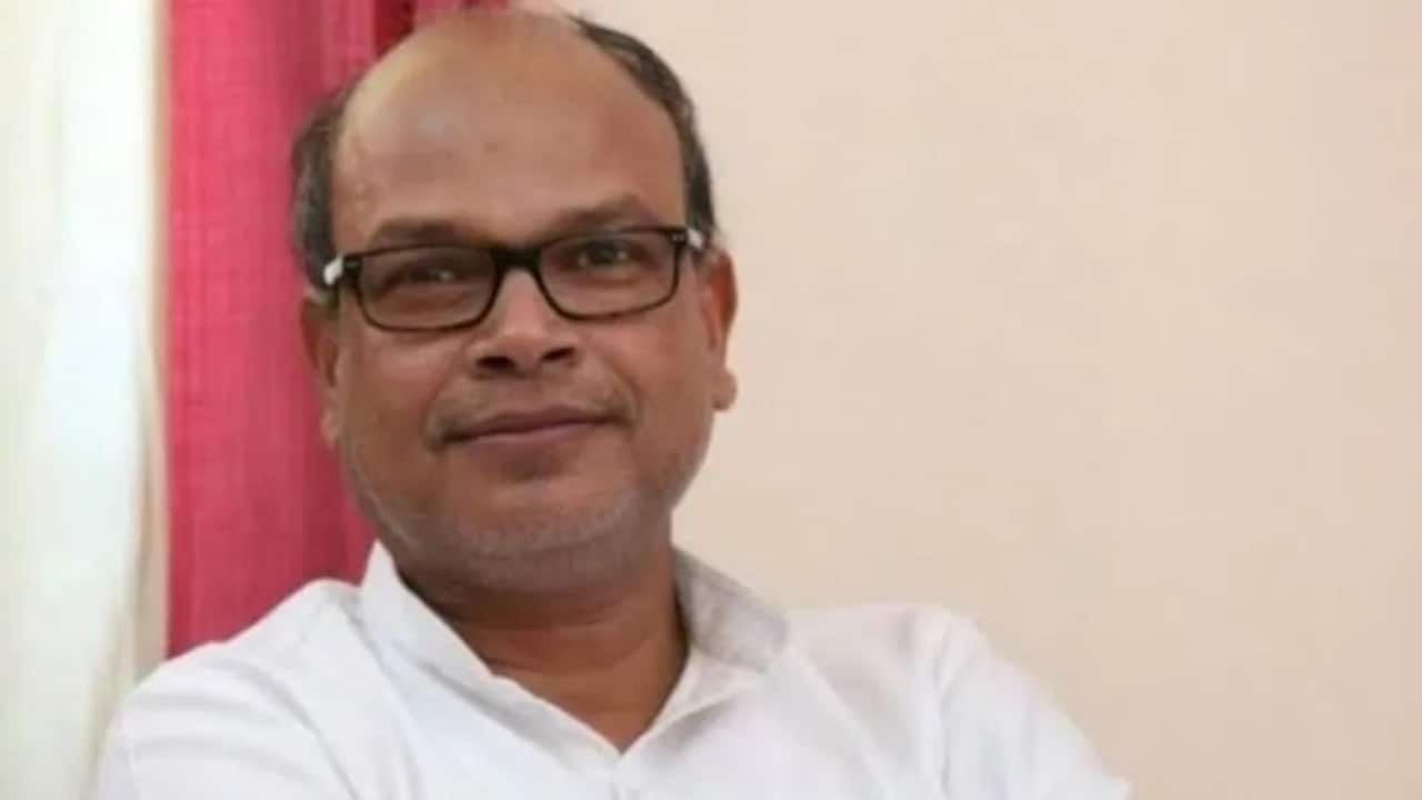 Bihar Rajya Sabha Elections: सत्ता के खेल में 'अपनों' की बगावत ने चौंकाया! बिहार में किसने की विधायकों की चोरी, पढ़िए सियासी पिच पर अमरेंद्रधारी सिंह की हार और महा गठबंधन के क्लीन बोल्ड... का 'हाउस अरेस्ट'