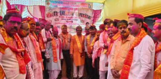 Kusheshwarsthan News: होली के रंग में डूबा कुशेश्वरस्थान, Vaishya Poddar Mahasabha के Holi Milan Samaroh में जमकर उड़ा गुलाल, गूंजे पारंपरिक गीत Bihar News Deshaj Times