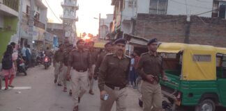 Darbhanga News: होली में हुड़दंग मचाने का सोच रहे हैं? Benipur की सड़कों पर पुलिस का फ्लैग मार्च, चप्पे-चप्पे पर रहेगी नजर!