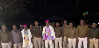 Darbhanga News: थाने में जब दो चौकीदारों की हुई विदाई, SHO आलोक ने गीता और पाग देकर जो कहा, वो दिल छू गया