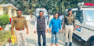 Darbhanga News: सिंहवाड़ा में नशे में टल्ली दो युवक सड़क पर कर रहे थे हंगामा, पुलिस ने सिखाया ऐसा सबक कि जिंदगी भर रहेगा याद