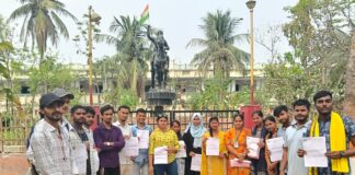 Darbhanga News: हॉस्टल तैयार पर जड़ा ताला, पीने को पानी नहीं! कुंवर सिंह कॉलेज में छात्रों ने खोला मोर्चा, बड़े आंदोलन का अल्टीमेटम, पढ़िए…”जाओ, तुम्हारी अटेंडेंस बन जाएगी”