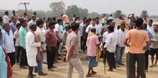 Bhagalpur News: डायवर्सन नहीं तो फोरलेन नहीं! खड़िया पिपरा में ग्रामीणों का फूटा गुस्सा, घंटों चक्का जाम, पढ़िए सड़क पर कोहराम, आश्वासन और सोमवार!