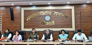 Bokaro News: राष्ट्रीय आयोग के दौरे से पहले बोकारो प्रशासन में मचा हड़कंप, DC Ajay Nath Jha ने अधिकारियों को दिया 10 मार्च तक का अल्टीमेटम