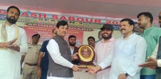 Bhagalpur News: शहनवाज हुसैन ने किया क्रिकेट टूर्नामेंट का उद्घाटन, बोले- ‘खेल से बढ़ता है भाईचारा, युवाओं को मिलता है सुनहरा अवसर’