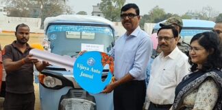 Jamui News: Fish Farmer Scheme ने बदली मछुआरों की किस्मत, DM ने बांटे ई-रिक्शा और किट, बोले- अब बढ़ेगी आमदनी Bihar News Deshaj Times