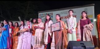 Bhagalpur News: मंजूषा महोत्सव में रैंप पर उतरी ‘अंग’ की कला, तसर सिल्क पर जब सजी संस्कृति तो थम गईं सबकी निगाहें