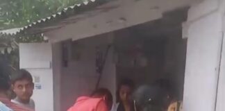 Darbhanga News: दरभंगा में स्वास्थ्य विभाग का बड़ा एक्शन, बिना लाइसेंस चल रहे दवाखाने पर मारा छापा, 74 तरह की दवाइयां जब्त Bihar News Deshaj Times