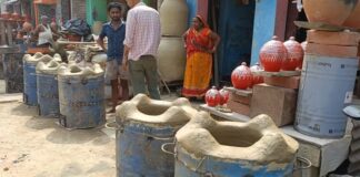 Darbhanga News: बदला कारोबार, सिलेंडर संकट से कुम्हारों की चांदी, मूर्ति छोड़ बना रहे ड्रम वाले चूल्हे, पढ़िए दरभंगा के होटलों की किचन कथा Latest! क्या कह रहे रेस्टोरेंट संचालक प्रदीप गुप्ता