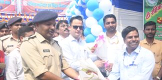 Madhubani News: मधुबनी में Mithila Mahotsav संस्कृति का महाकुंभ शुरू, DM-SP ने केक काटकर किया शानदार आगाज, देखें तस्वीरें