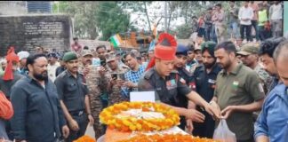Bhagalpur News: सबौर के लाल नीरज ….Indian Army Jawan की शहादत पर रोया पूरा गांव, तिरंगे में लिपटकर घर पहुंचा भागलपुर का सपूत… पढ़िए तिरंगे में लिपटा ताबूत, मां-पत्नी और देश का रक्षक