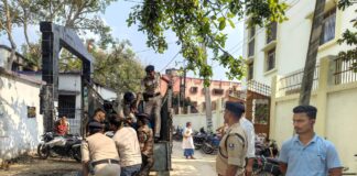Darbhanga News: Benipur न्यायालय परिसर में पुलिस की बड़ी कार्रवाई, बिना नंबर प्लेट की तीन बाइक जब्त, क्षेत्र में मचा हड़कंप