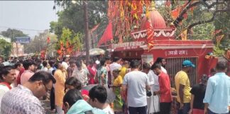 Ram Navami in Bhagalpur: भागलपुर में आस्था का महाकुंभ, कच्चे बांस पर सिंदूर-चंदन लगाकर लहराए गए महावीरी पताके, जानिए क्यों है यह परंपरा खास