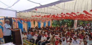 Darbhanga News: ‘शिक्षा गांधी को महात्मा बनाती है’, प्रो. मुनेश्वर यादव ने बताया ज्ञान का असली मतलब, मैथिली गायिका शिवानी झा सम्मानित