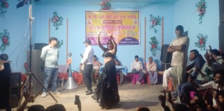 Bhagalpur News: शाहकुंड में पूजा पंडाल बना अय्याशी का अड्डा? चैती दुर्गा पूजा में बार-बालाओं के ठुमकों का Viral Video देख भड़के लोग