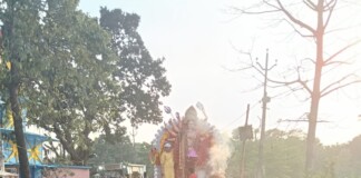 Kamtaul News: जयकारों के साथ निकली मां दुर्गा की विसर्जन शोभायात्रा, नम आंखों से दी गई विदाई Bihar News Deshaj Times