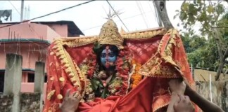 Bhagalpur News: जयकारों के बीच मां काली का विसर्जन, नम आंखों से दी विदाई, गंगटा पोखर पर उमड़ा आस्था का सैलाब Bihar News Deshaj Times