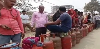 Patna News: पटना में गैस एजेंसी मालिक का फूटा सिर, उपभोक्ताओं ने की तोड़फोड़, मच गया हड़कंप Latest Bihar News in Hindi (बिहार न्यूज़) - Deshaj Times