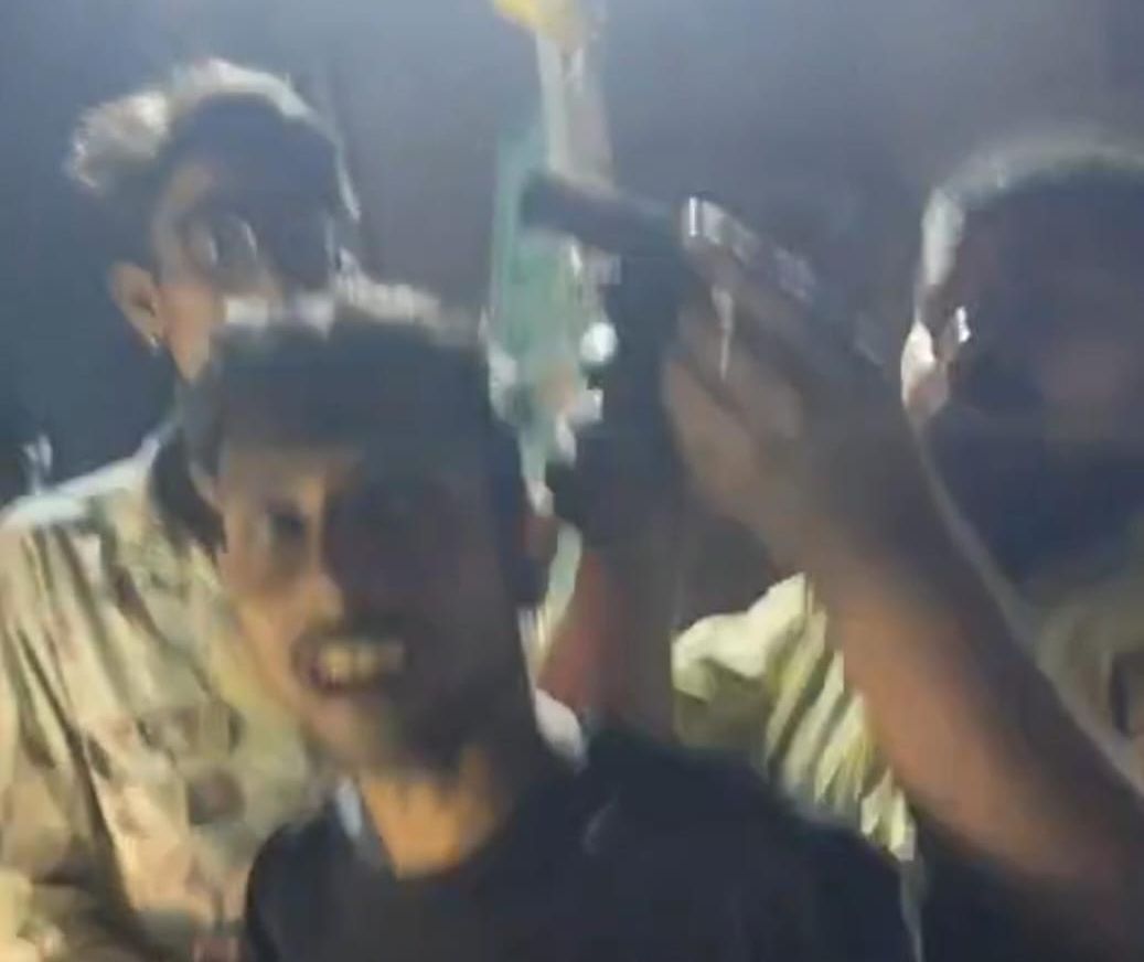 Bhagalpur Viral Video: पिस्टल लहराकर बनना चाहते थे 'डॉन',ऐसे पुलिस के जाल में फंसे हथियारबाज , Viral Video पर पुलिस ने दबोचा, अब खा रहे जेल की हवा