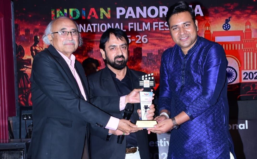 Darbhanga News: दरभंगा की 'रक्तबीज' ने मुंबई में गाड़े झंडे, इंडियन पैनोरमा फिल्म फेस्टिवल में जीता बेस्ट फिल्म का अवार्ड, पढ़िए निर्देशक रोहित कुमार सिंह ने क्या कहा!