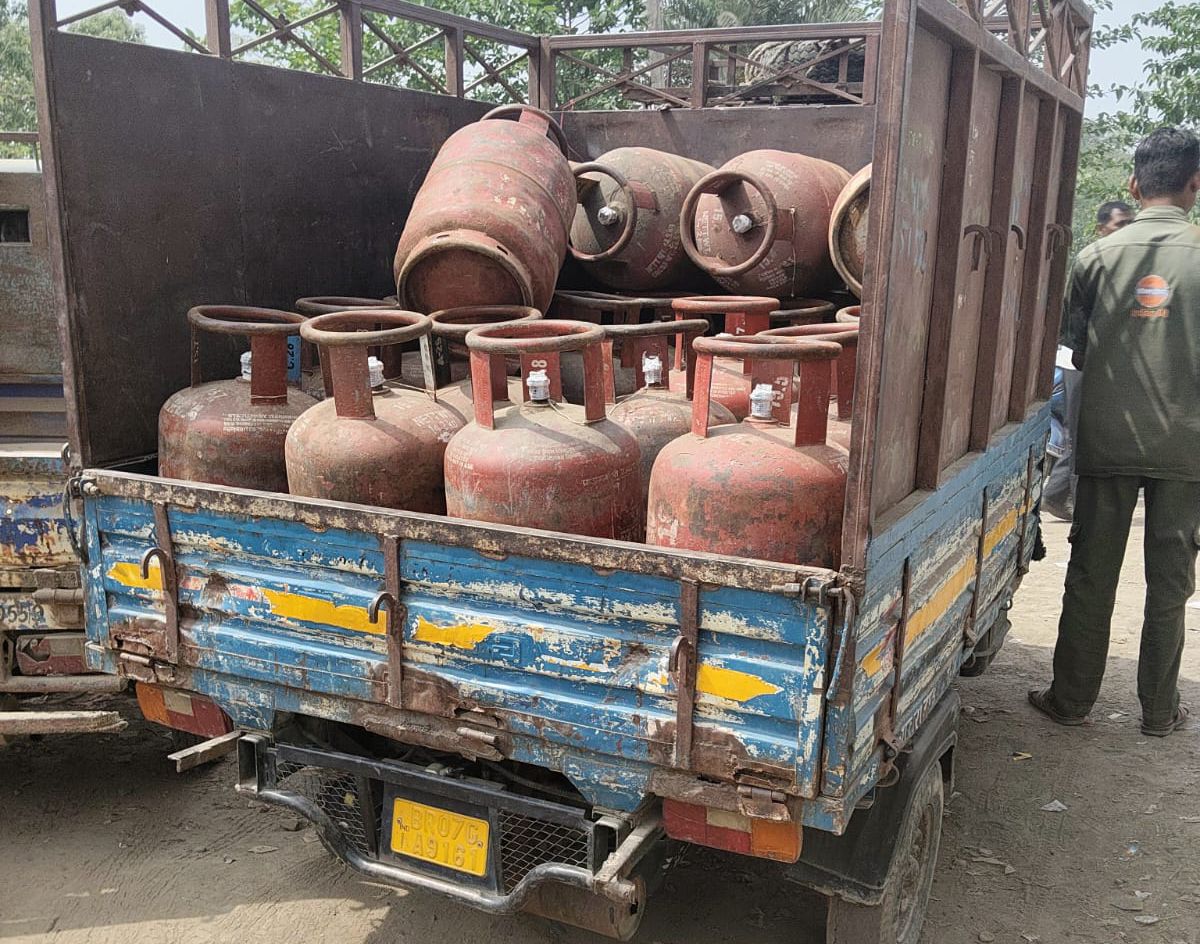 Darbhanga News: दरभंगा में गैस की किल्लत से बड़ी राहत...चौधरी इंडेन एजेंसी का आज से होम डिलीवरी शुरु, जानिए कैसे मिलेगी सुविधा, क्या है तैयारी!