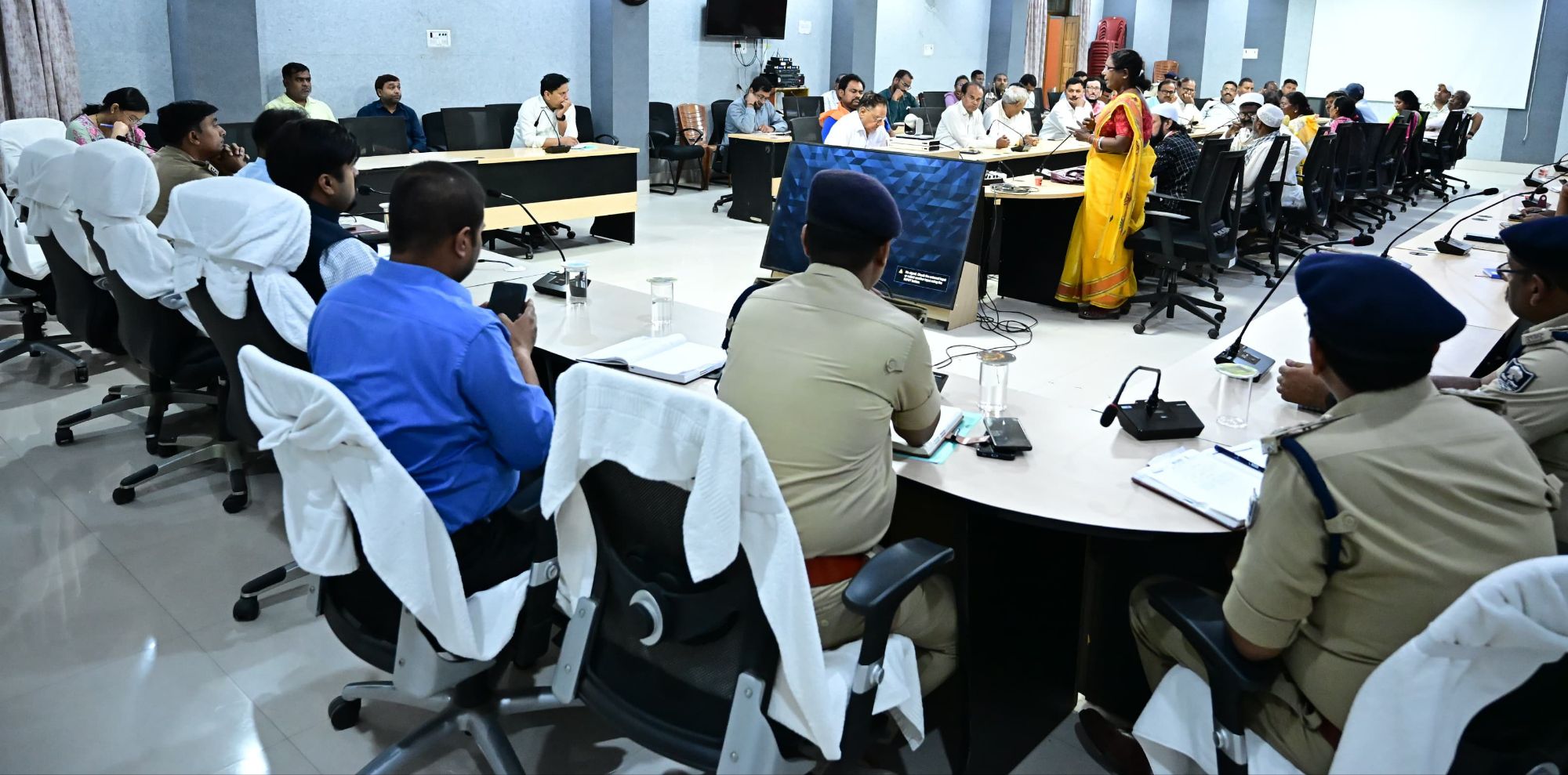 Bhagalpur News: ईद, छठ और रामनवमी पर अमन-चैन के लिए Peace Committee Meeting, प्रशासन सख्त, पढ़िए ...DM नवल किशोर के 10 बड़े फैसले!