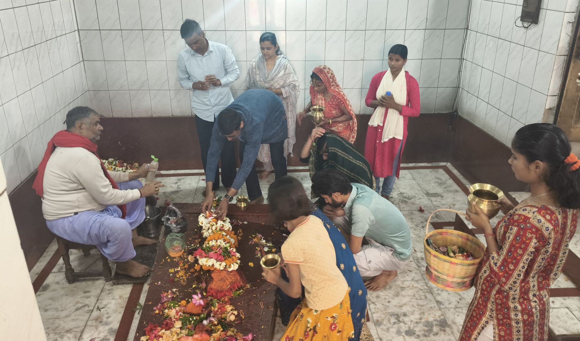 Darbhanga News: UPSC Topper अभिषेक झा पहुंचे नवादा दुर्गा की शरण में, शक्ति से सफलता का आगाज... पढ़िए रमौली में भव्य स्वागत... काफिला और फूल -माला