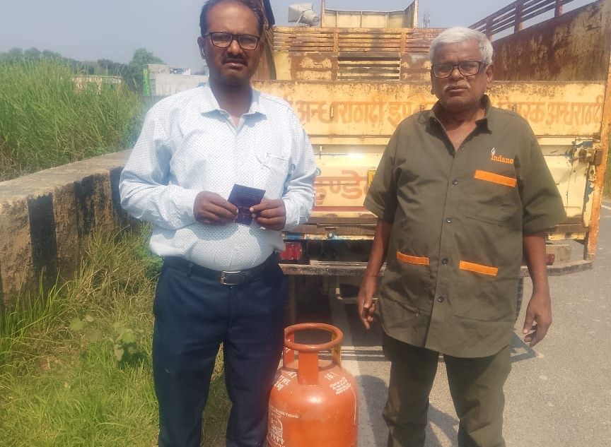 Madhubani News: मधुबनी में LPG Gas की किल्लत? DM Anand Sharma ने आंकड़ों के साथ दिया जवाब, बोले- 'आपूर्ति सामान्य, 93 एजेंसियां कर रहीं होम डिलीवरी' | Deshaj Times Madhubani News: मधुबनी में LPG Gas की किल्लत? DM Anand Sharma ने आंकड़ों के साथ दिया जवाब, बोले- 'आपूर्ति सामान्य, 93 एजेंसियां कर रहीं होम डिलीवरी'
