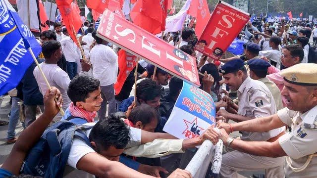 Patna UGC Protest: पटना में यूजीसी पर छात्रों का महाभारत, जबरदस्त प्रदर्शन, UGC रेगुलेशन- आरक्षण पर पुलिस से झड़प, सड़क पर संग्राम, 7 हिरासत में