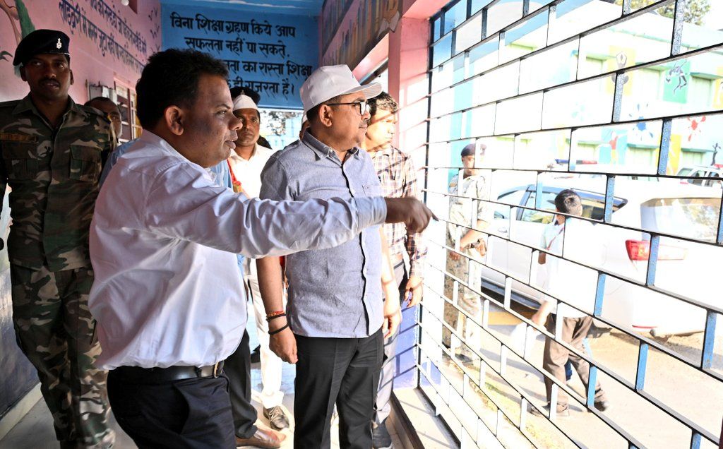 Bokaro News: DC ने चखा बच्चों का हलवा, बोले- गुणवत्ता से समझौता नहीं, तीरंदाज रौशन करेंगे देश का नाम | Deshaj Times Bokaro News: DC ने चखा बच्चों का हलवा, बोले- गुणवत्ता से समझौता नहीं, तीरंदाज रौशन करेंगे देश का नाम