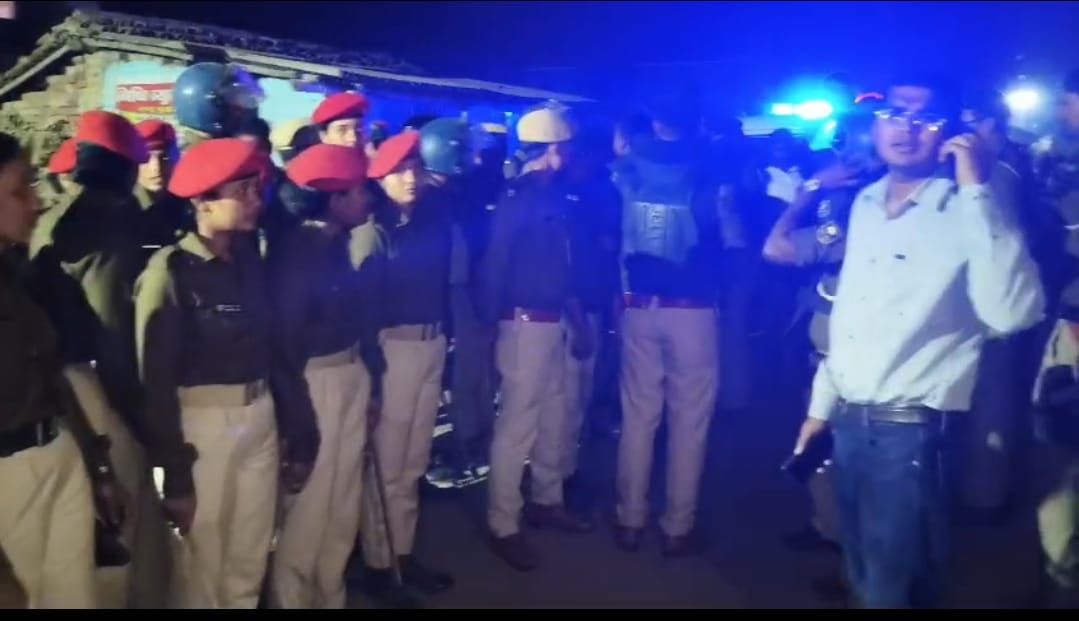 Darbhanga News: सिंहवाड़ा में होली हुड़दंग बना Caste Violence, दो गुटों में खूनी संघर्ष, पुलिस गाड़ी को घेरकर जानलेवा हमला, 9 गिरफ्तार