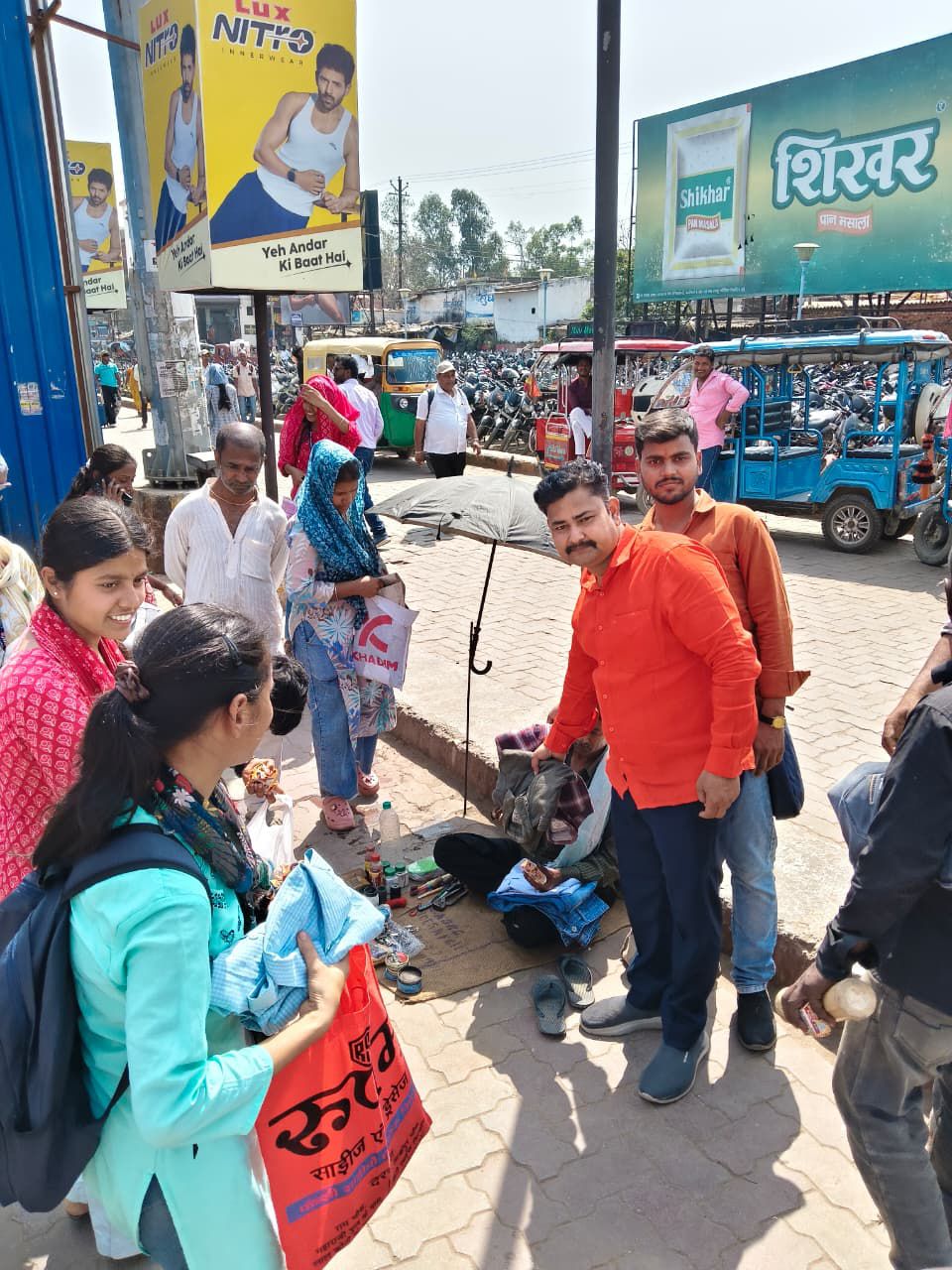 Darbhanga News: दरभंगा LNMU में मानवता की अनूठी मिसाल, छात्रों के Cloth Donation ने बांटी मुस्कानें, पढ़िए-शहर के कोने-कोने तक पहुंची जरूरतमंदों तक मदद