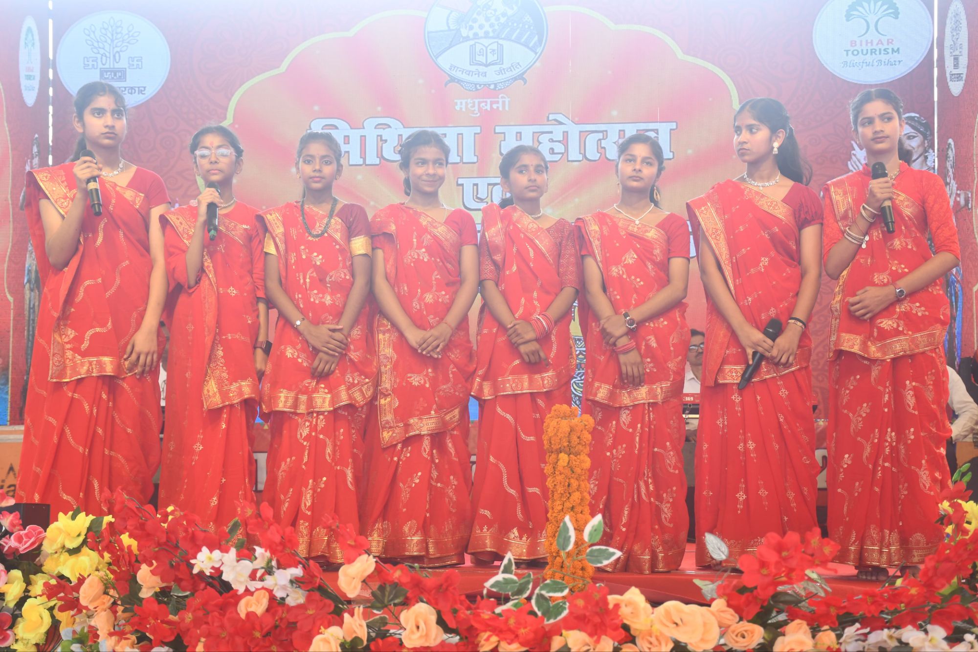 Madhubani News: मधुबनी में Mithila Mahotsav संस्कृति का महाकुंभ शुरू, DM-SP ने केक काटकर किया शानदार आगाज, देखें तस्वीरें | Deshaj Times Madhubani News: मधुबनी में Mithila Mahotsav संस्कृति का महाकुंभ शुरू, DM-SP ने केक काटकर किया शानदार आगाज, देखें तस्वीरें