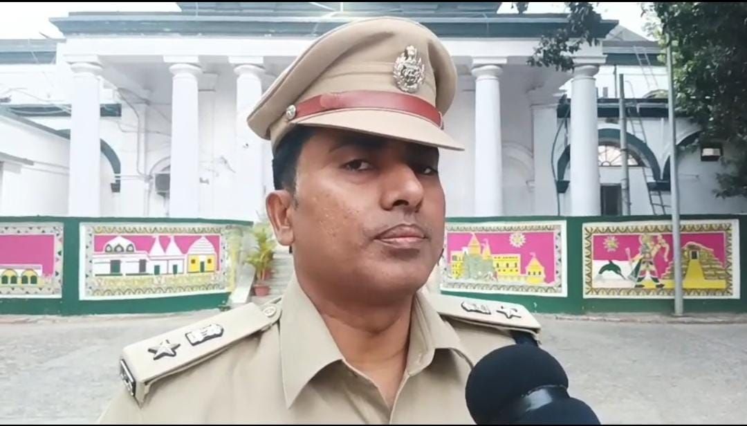 Bhagalpur News: भागलपुर में ईंधन की कमी, गैस, पेट्रोल, डीजल की उपलब्धता पर चिंताओं के बीच इमर्जेंसी मीटिंग! पढ़िए DM-SSP का आश्वासन | Deshaj Times Bhagalpur News: भागलपुर में ईंधन की कमी, गैस, पेट्रोल, डीजल की उपलब्धता पर चिंताओं के बीच इमर्जेंसी मीटिंग! पढ़िए DM-SSP का आश्वासन