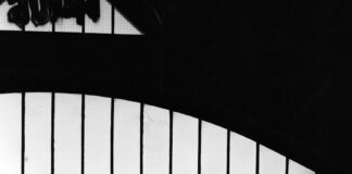 Train Accident: दिल्ली-हावड़ा मुख्य मार्ग पर इंदौर-पटना एक्सप्रेस की चपेट में दर्दनाक ट्रेन हादसा, तीन लोगों की कटकर मौत