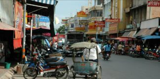 भारत में गहराता LPG Crisis: रेस्टोरेंट उद्योग पर दोहरी मार, लाखों नौकरियां खतरे में! कहते हैं रेस्टोरेंट मालिक…”हड़कंप जैसी स्थिति” है!