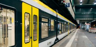 Bihar Train News: अमृत भारत एक्सप्रेस पर सियासी घमासान, आरा-बक्सर को नहीं मिला ठहराव, जानिए यात्रियों का गुस्सा क्यों फूटा?