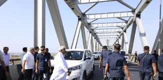 Bihar Politics: इस्तीफे से पहले अचानक बिना किसी की बताए आवास से निकल गए CM Nitish, जानिए कहां पहुंचे क्या किया?