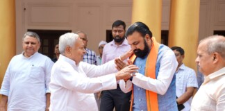 Bihar Politics: बिहार पॉलिटिक्स में नीतीश-सम्राट की मुलाकात से गरमाई सियासी हवा, शराबबंदी पर बड़ा बयान… पढ़िए ये मुलाकात इक बहना है… प्यार का सिलसिला पुराना है!