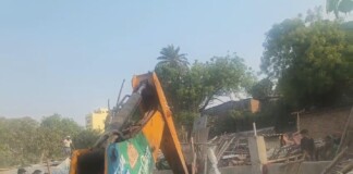 Patna Ganga Encroachment: गंगा किनारे चला बुलडोजर, 35 पक्के अवैध ढांचे ध्वस्त, वसूला जुर्माना