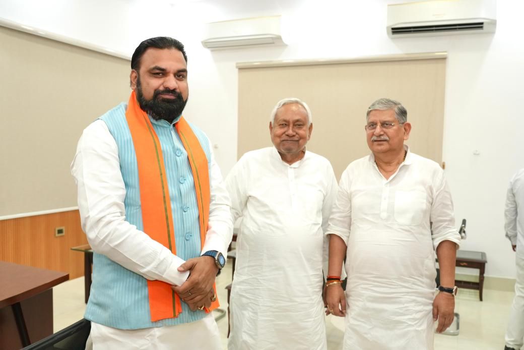 Bihar Cabinet Expansion: बिहार कैबिनेट एक्सपेंशन से पहले नीतीश-सम्राट की 20 मिनट की गुफ्तगू, क्या अब जल्द होगा मंत्रिमंडल का विस्तार?... ये दुनियां वाले पूछेंगे मुलाकात हुई क्या बात हुई!