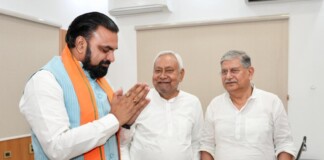 Bihar Cabinet Expansion: बिहार कैबिनेट एक्सपेंशन से पहले नीतीश-सम्राट की 20 मिनट की गुफ्तगू, क्या अब जल्द होगा मंत्रिमंडल का विस्तार?… ये दुनियां वाले पूछेंगे मुलाकात हुई क्या बात हुई!