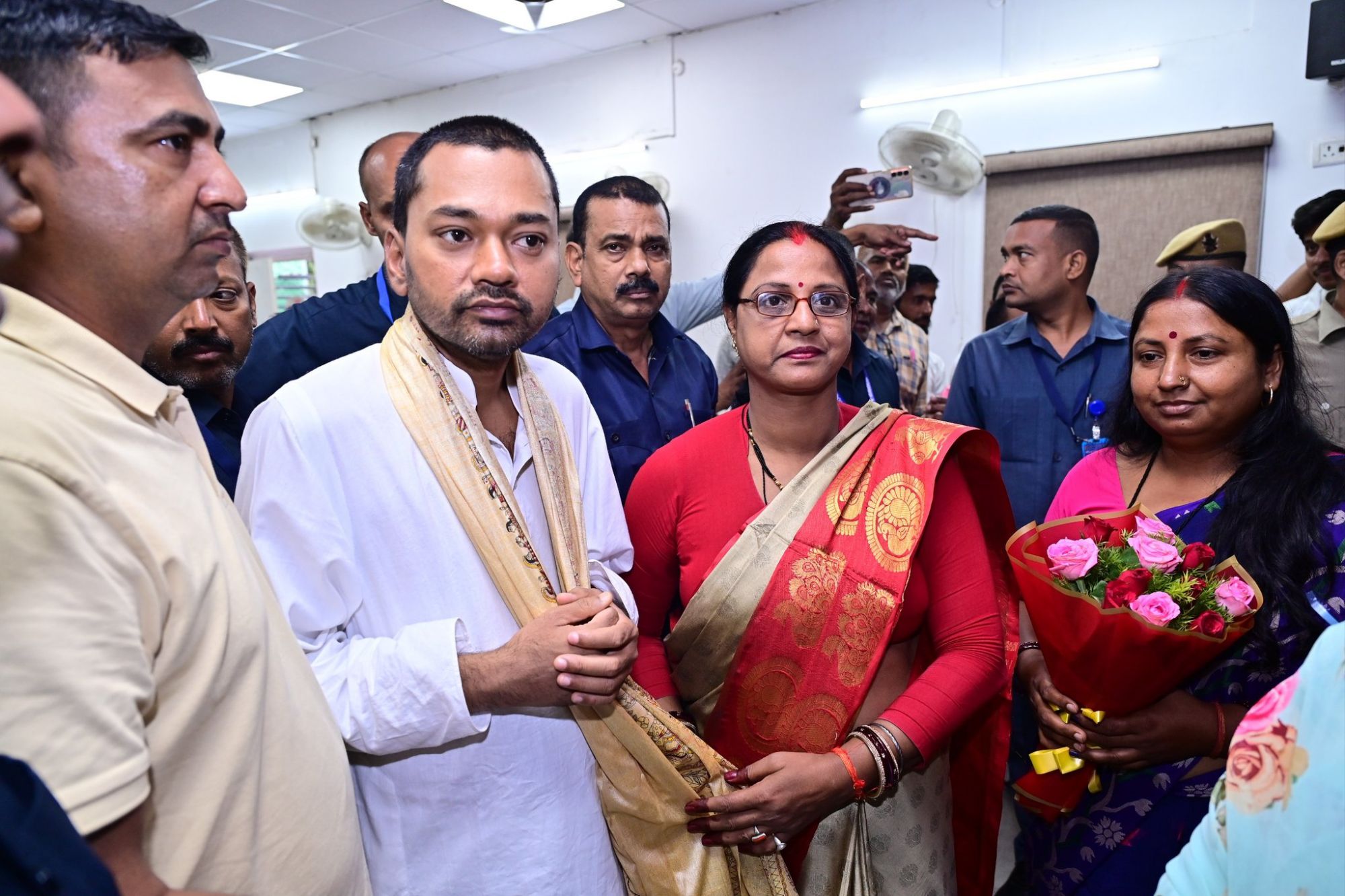 Bihar Politics: निशांत कुमार की ग्रैंड पॉलिटिकल एंट्री...बेटे के लिए CM नीतीश का वो रथ, जिसमें AC से लिफ्ट तक सब कुछ! गांधी की मिट्टी से सियासत की सत्याग्रह