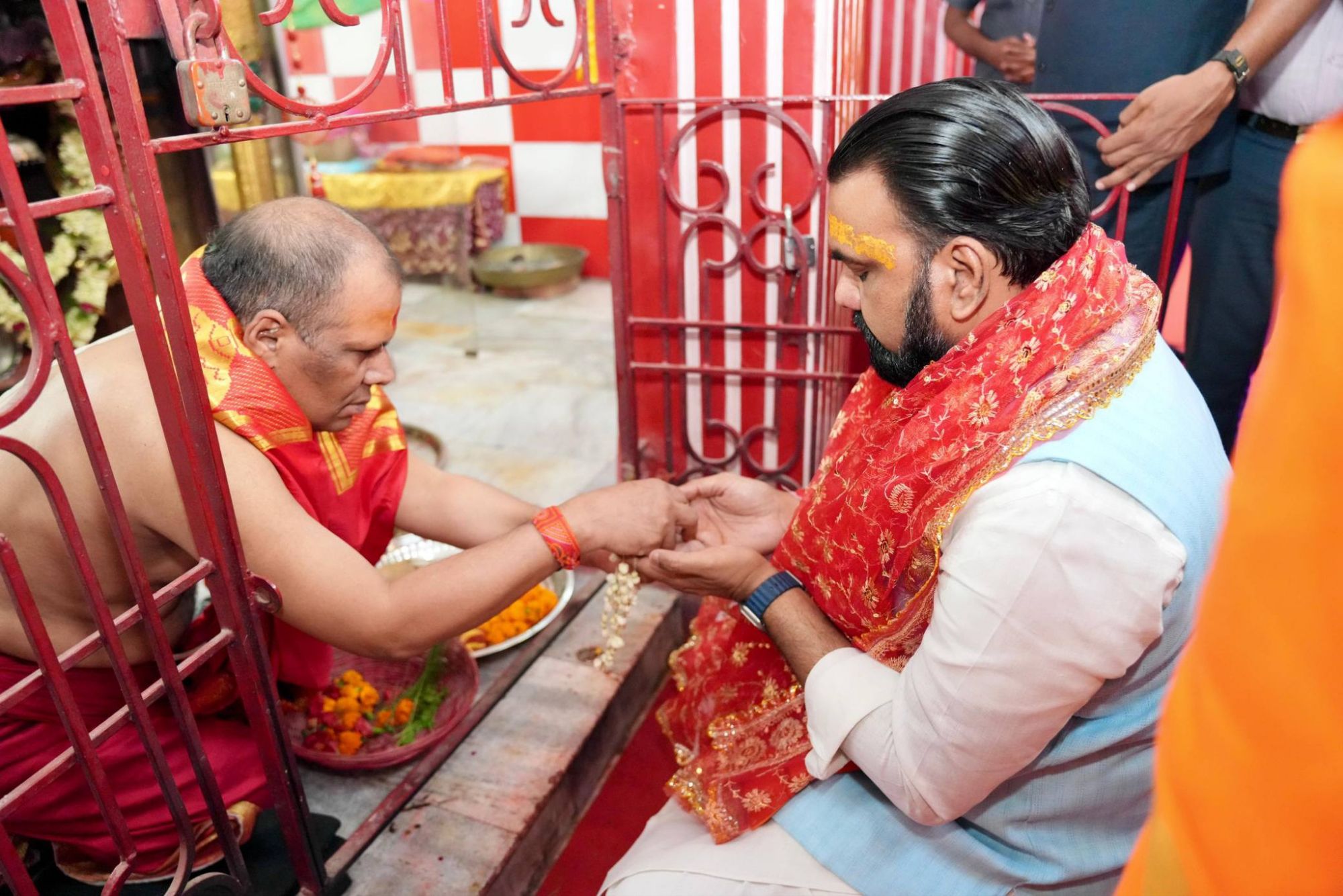 Bihar Politics: शासन के साथ- अध्यात्म की बात... CM Samrat ने पटनदेवी, हनुमान मंदिर में टेका मत्था LIVE देखें तस्वीर बोलती है...