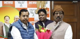 Bihar Politics: तेजस्वी का NDA पर बड़ा हमला, जारी किया तस्वीर, कहा -‘रामधनी यादव BJP संरक्षित गुंडा, पीएम के गाने से प्रेरित!’