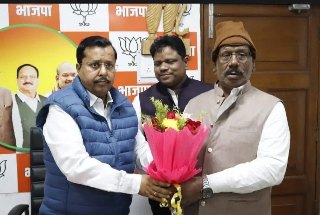 Bihar Politics: तेजस्वी का NDA पर बड़ा हमला, जारी किया तस्वीर, कहा -'रामधनी यादव BJP संरक्षित गुंडा, पीएम के गाने से प्रेरित!'