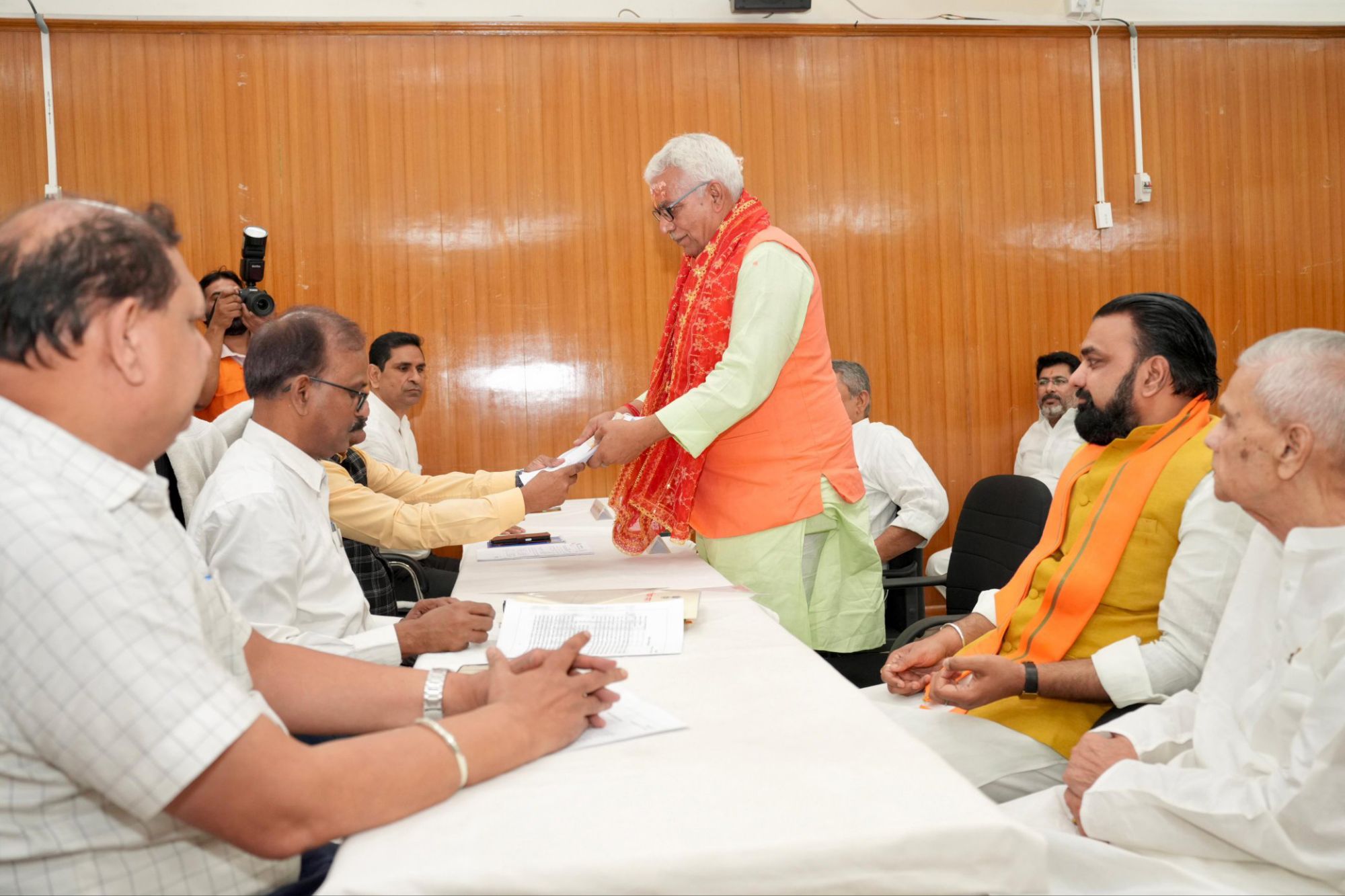 Bihar MLC Election: बीजेपी उम्मीदवार अरविंद शर्मा ने किया नामांकन, निर्विरोध जीत की राह हुई आसान!